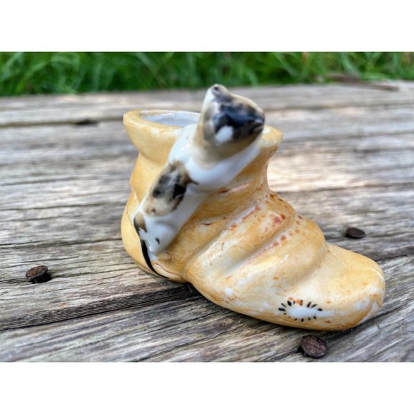 Vintage Miniature Shabby boot planter vase with cat/Kitten - Picture 7 of 11